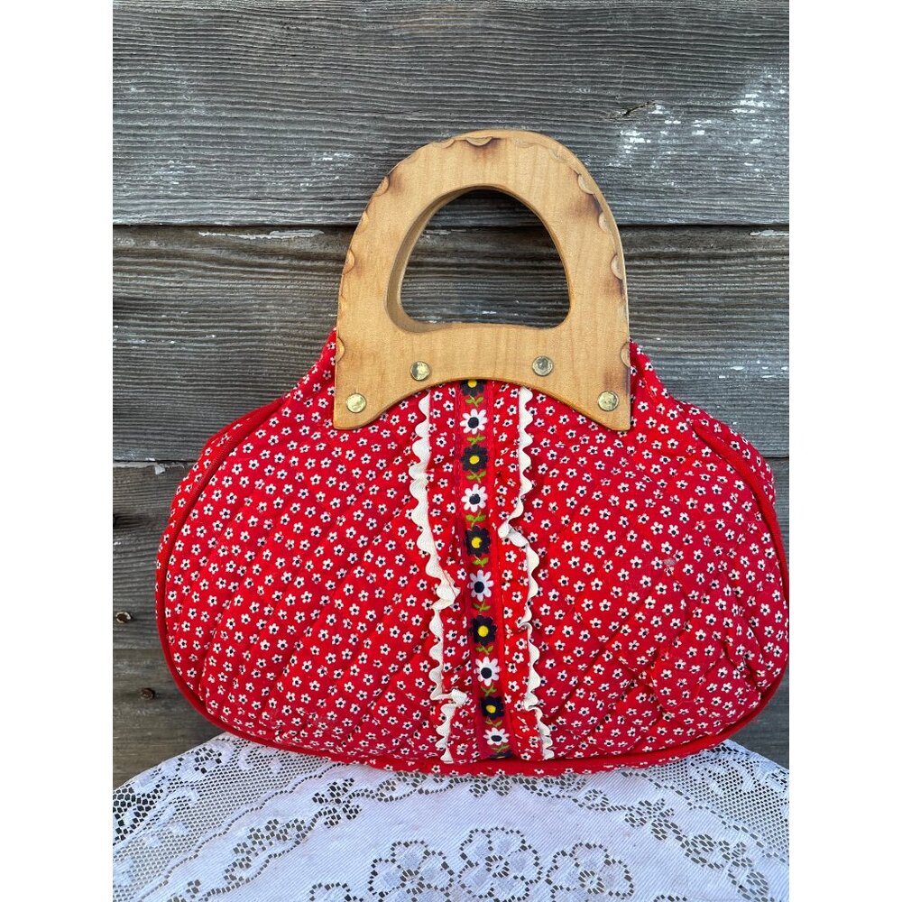 Vintage 1970s Bermuda purse Bag Red Quilted Wood Handle Boho Hippy - Picture 8 of 11